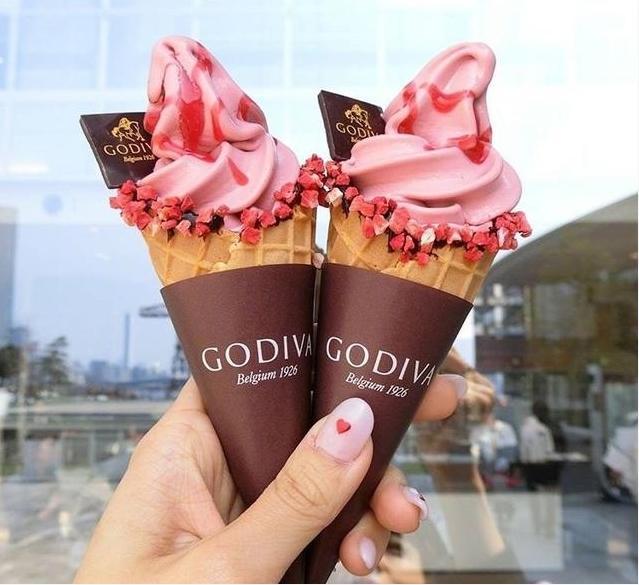 godiva2017年草莓白巧克力甜筒