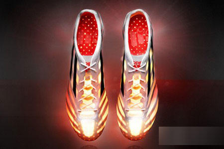 2015adidas新款鞋:adidas推出史上最轻足球靴(附香港报价)