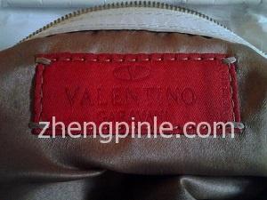 假的Valentino皮包内标签