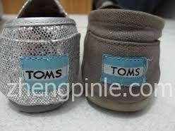 真假TOMS鞋后跟的对比