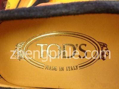正品Tod's豆豆鞋的鞋垫上会有清晰的Tod's及意大利制造标志
