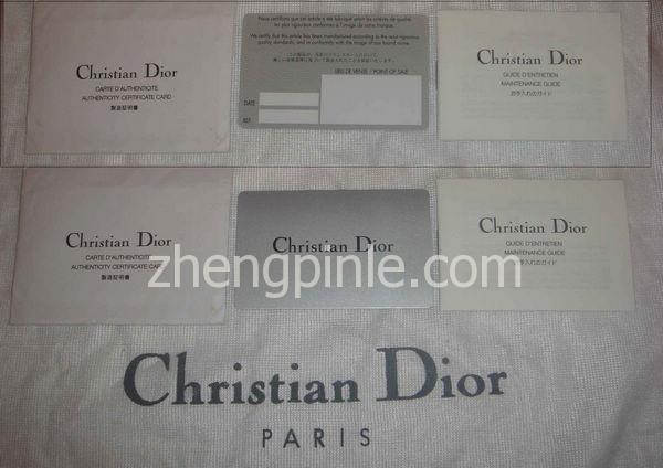 正品迪奥Dior包内的正品卡、防尘袋等图