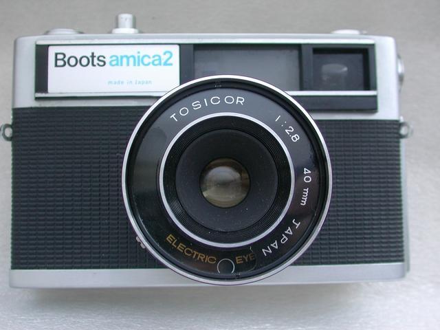 英国连锁药店销售的Boots Amica 2旁轴相机！日本造