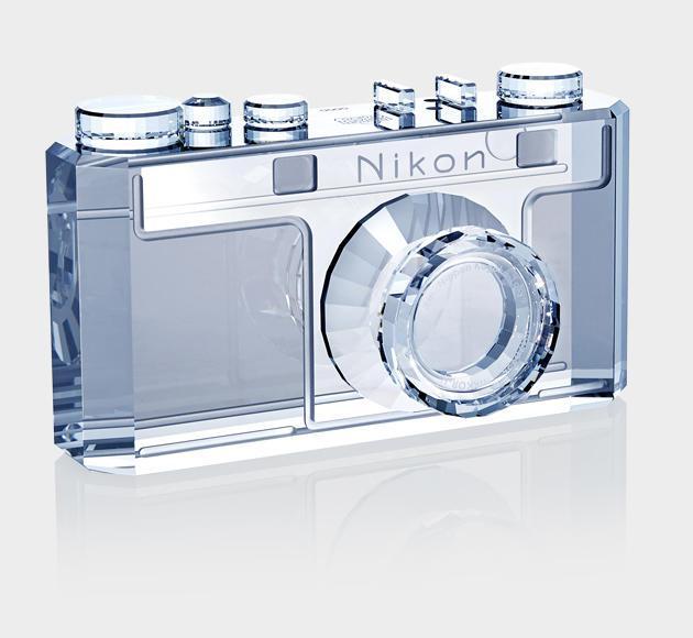 尼康为纪念公司创立100周年推出了一款水晶MODEL 1相机