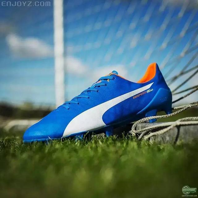 PUMA推出蓝色evoSPEED足球鞋