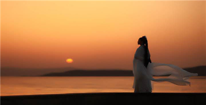 抖音有多少世间万物沦落为孤独一注是什么歌？