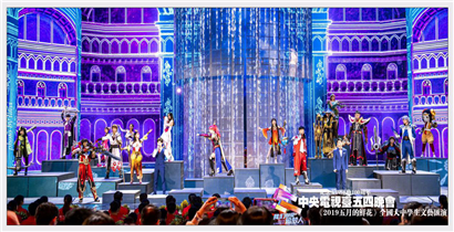 王者荣耀亮相央视五四晚会 峡谷英雄与经典动漫人物同台