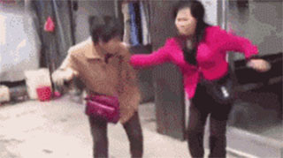 抖音大妈打架动图无水印表情包分享